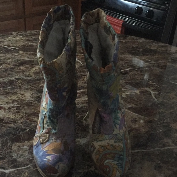 Collection Privee booties - Picture 3 of 6